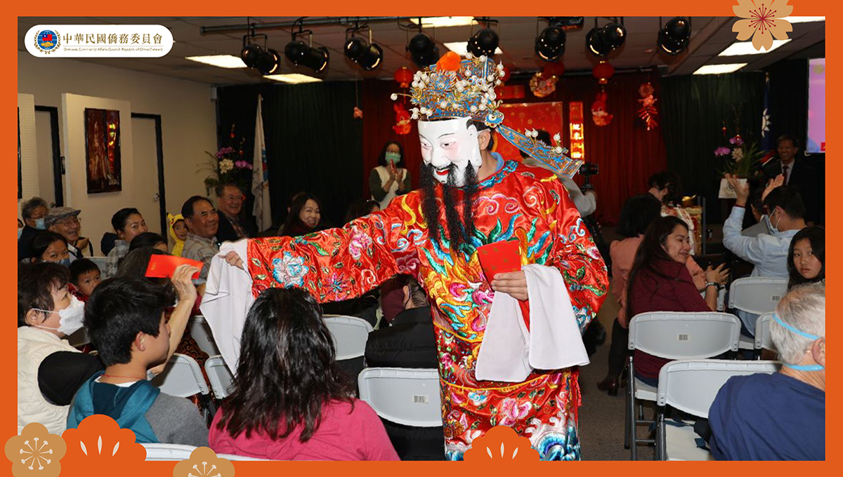 OCAC_TAIWAN's tweet photo. 10 more overseas #compatriot schools in Orange County and San Diego performed #LionDance, #MandarinSongs, #GodofWealth, and Electric-TechnoNeonGods songs and dance to celebrate the #LanternFestival. Every participant enjoys the event and is looking forward to the new start!⭐ https://t.co/ovnLquNLW2