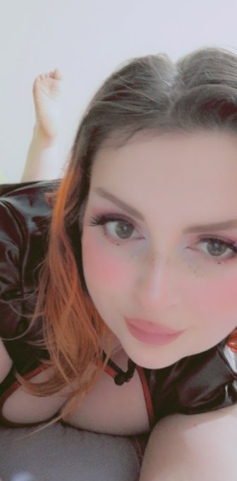 valentine's day is tomorrow </3 here's how you can treat me for it ~~ tip on here, Throne wishlist; https://t