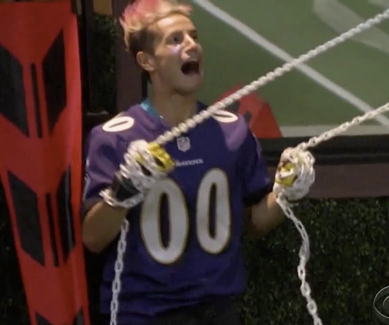 JoshuahCraig's tweet photo. Frankie Grande single-handedly holding up Rihanna’s platform at SuperBowl LVII🏈 https://t.co/LHgSfE2LY2