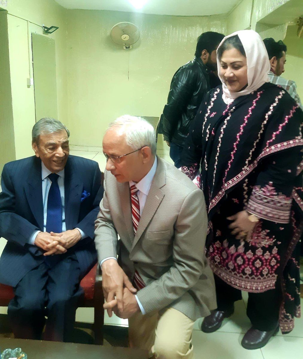 zaidia's tweet photo. With deepest sorrow I bear the news that our mentor, one of the greatest artists and orator, and proud recipient of GCU’s LifeTime Achievement Award, Mr Zia Mohyeddin passed away this morning at 6.15 am. We offer heartfelt condolences to all his family &amp; friends.
@gcuniversitylhr https://t.co/FmF2U1FuEp