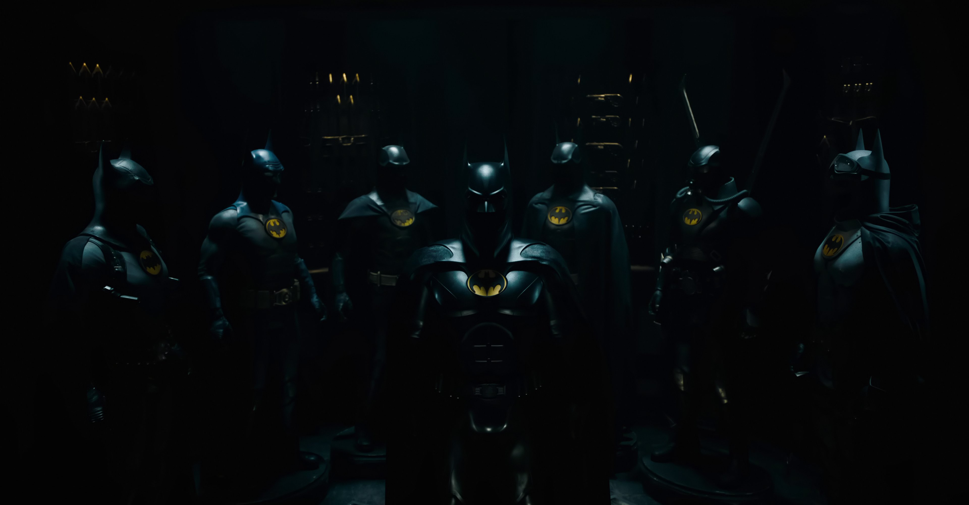 Batman Suits | The Flash Review | It's Review Time