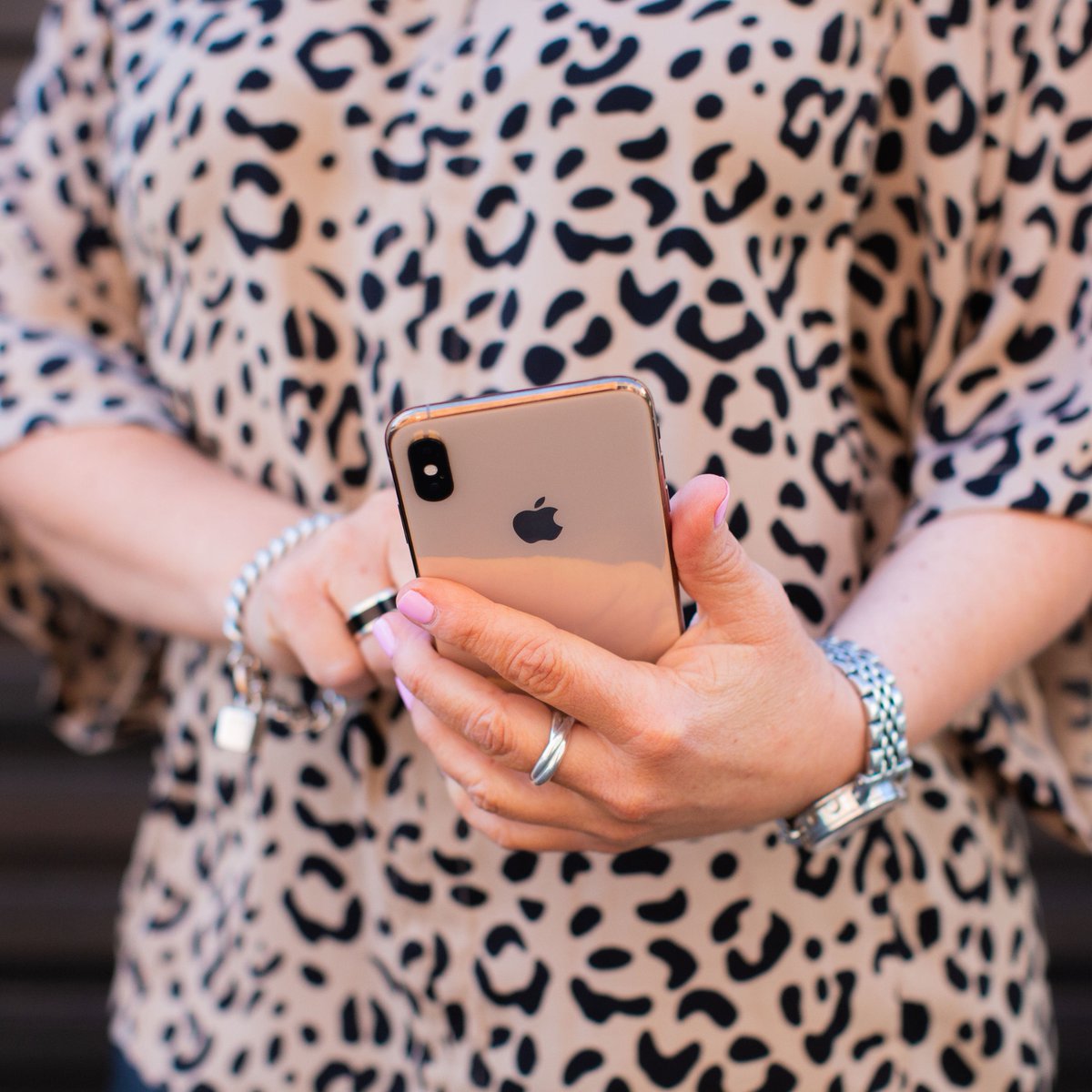 Do you hide behind the scenes in your business or get in front of the camera regularly?

I can almost see most of your faces screw up at the thought of it 😳 Well, it's your time to shine, my friend!.... Read more bit.ly/3DYTnIg 

#socialmadesimple #socialmedia