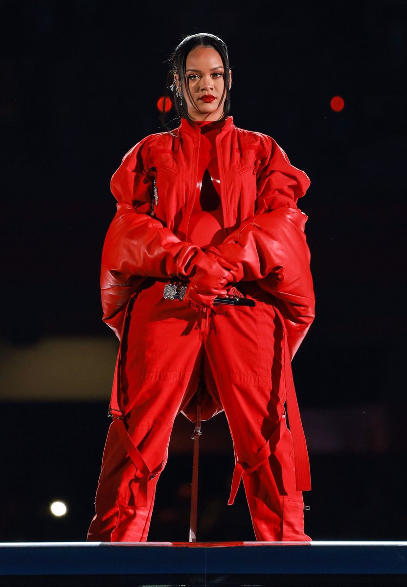 What a fucking woman. A revolution that I’m proud to witness. Delivering a 13 minute performance spanning 17 YEARS worth of music while carrying your 2nd child after seven years away from the stage. Continue setting and pushing boundaries, Rih. You won. #FentyBowl