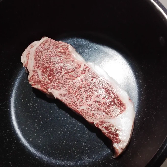 まぁまぁ成功したしかし脂身部分、誰も食べないから毎回捨ててるけど、次は何かの料理に使ってみようかないややっぱコレステロール的にはダメか?? 
