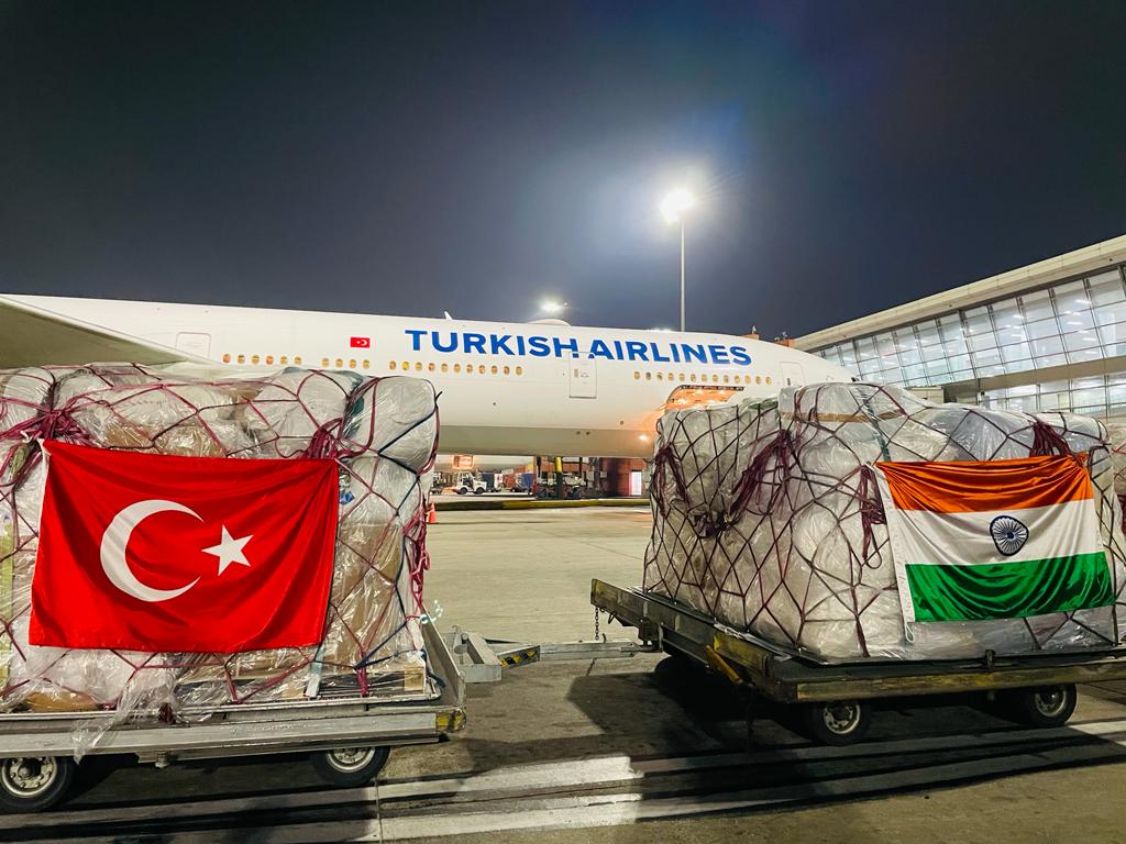 firatsunel's tweet photo. Another batch of emergency in-kind donations from the people of India is on the way to Türkiye. @TurkishAirlines @TK_INDIA carries the aids on a daily basis to the earthquake hit region, free of charge.
#VasudhaivaKutumbakam 
#earthquake #earthquakeinturkey 
🇹🇷❤️🇮🇳 https://t.co/pL9giXNFMx