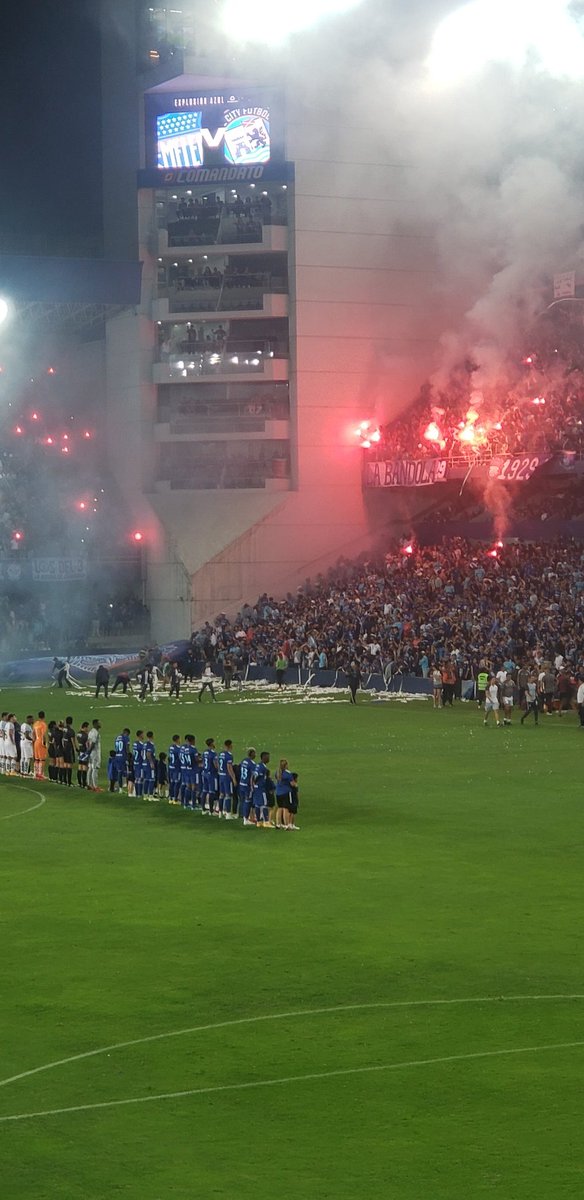 FIELHINCHADA's tweet photo. Explosión Azul 2023 @CSEmelec 
#Capwell
#explosionazul2023 
#Emelec https://t.co/MTaJyHG9Xt