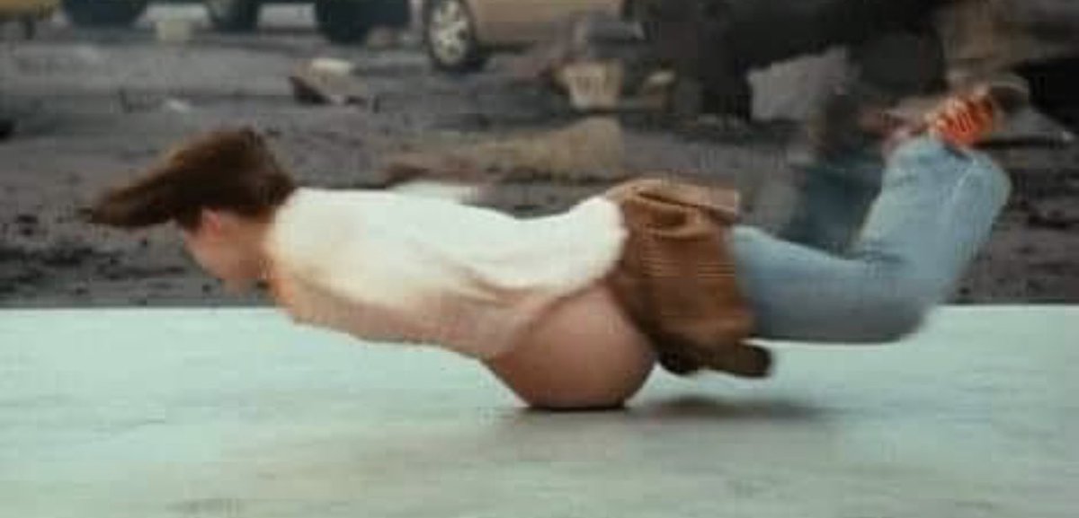 This the shit mfs wanted Rihanna to do on stage