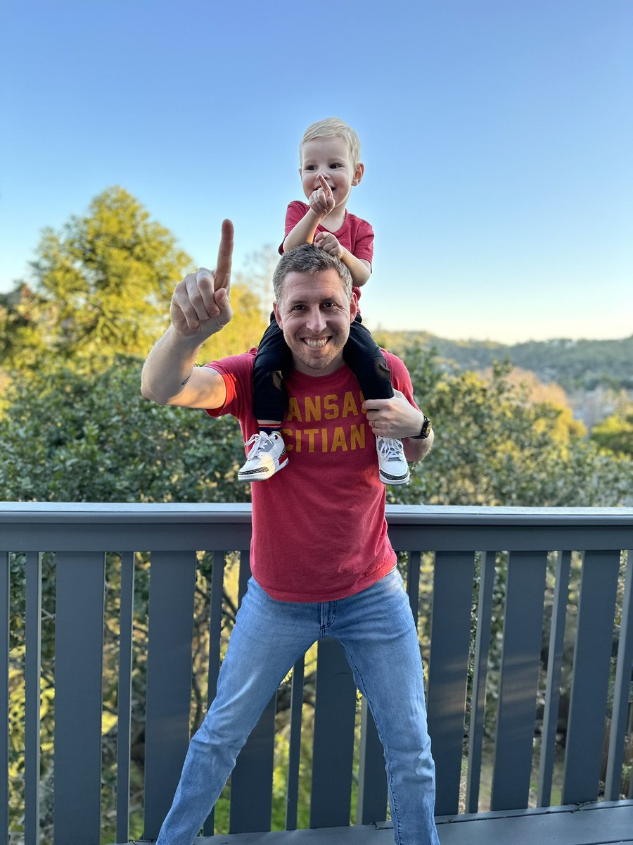 andynewbold_'s tweet photo. Incredible game to the bitter end! Wow 🤩 Happy for Kansas City. Go @Chiefs !!!! https://t.co/HmY5AWXsVz
