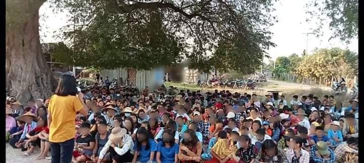 AugustMoe11's tweet photo. The main strike protesters in Sagaing's #Taze township staged an anti-junta protest by holding the banner reading "Bravely fight for a true federal union" on February 12, the 76th anniversary of the Panglong Aggrement.

#LegalizationOfNUG
#2023Feb13Coup
#WhatsHappeningInMyanmar https://t.co/O4C1Ex5Yyc