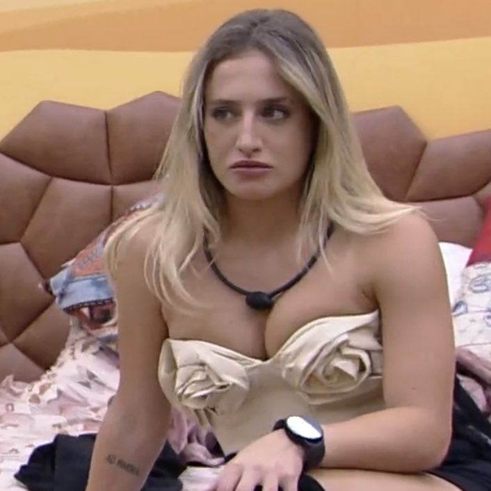 Dantinhas's tweet photo. Paula contando tudo que a Sarah contou sobre o Cristian pra Bruna. #BBB23 https://t.co/FjcyfC6Nlz