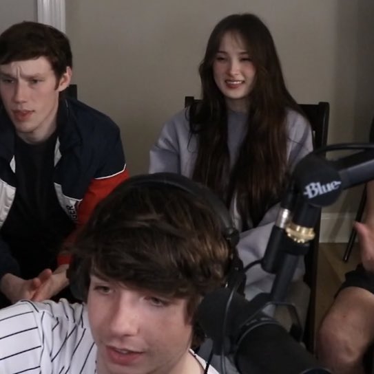 cartoonthinkr's tweet photo. CARTOON DUO IRL THEYRE BACK 😭😭💗 https://t.co/ZcI5nFeg9U