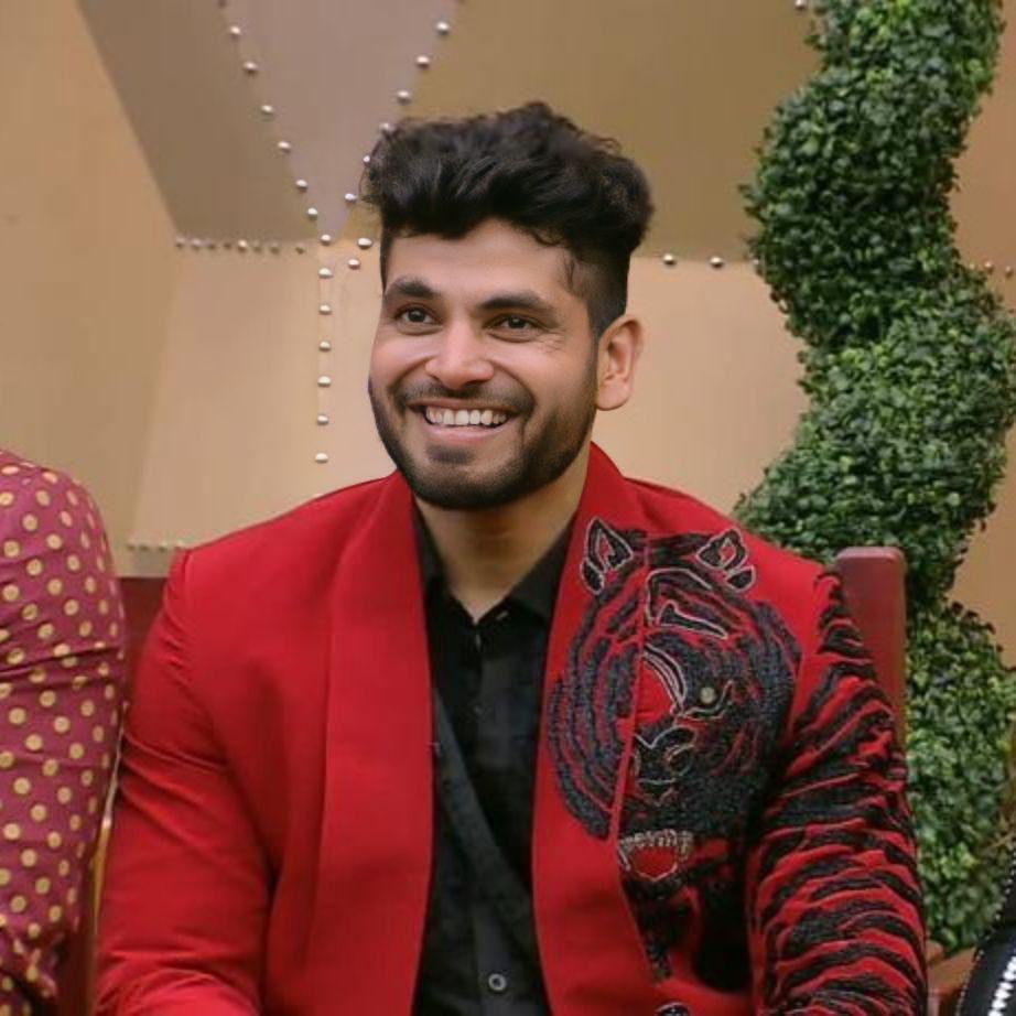 PratikSable16's tweet photo. मेहनत करे मुर्गा आंडा खाये फकीर 
Hard luck shiv 🥰
You win millions of 💕 #BigBoss #Bigboss16finale #ShivThakare @ https://t.co/bfg4tYR9YP