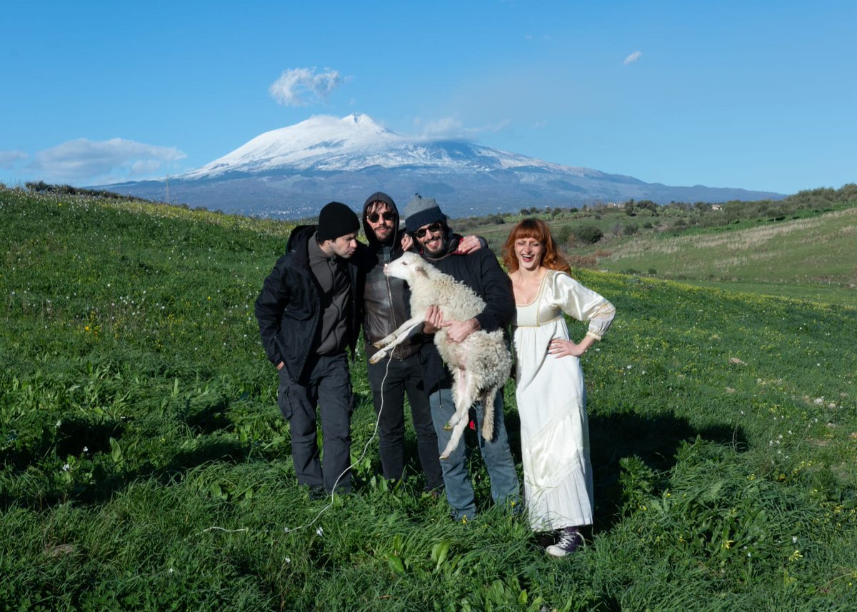 Regia e scorci etnei nel videoclip di Colapesce e Dimartino - tinyurl.com/2jhmgpla