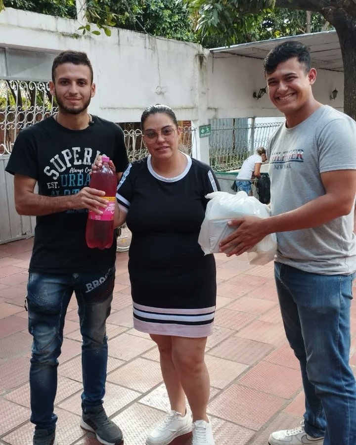 davidbernal_p's tweet photo. Hoy Domingo 12 de febrero,estuvimos en la fundación rincón de bendición,visitando a los adultos mayores,llevándoles un pequeño detalle y un compartir.

♥ ¡Ayudanos a ayudar! ♥ 

#Diosesbueno
#Ayúdanosaayudar
#lospatios https://t.co/Pgxi8W5O2s