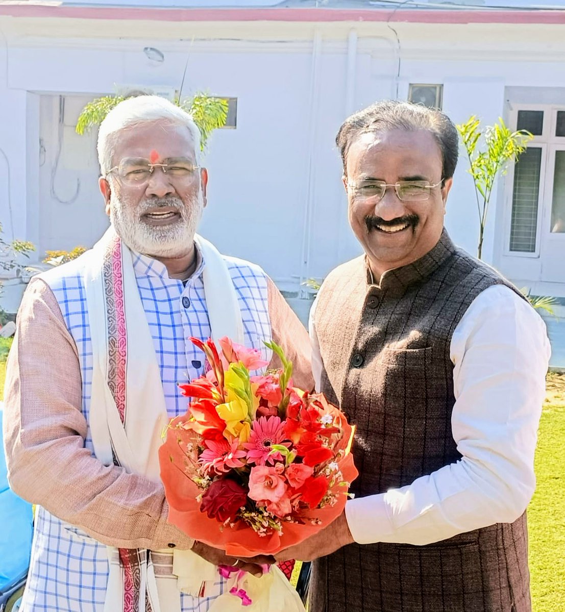 mukeshsharma__'s tweet photo. कुशल संगठनकर्ता, पूर्व प्रदेश अध्यक्ष एवं मा० कैबिनेट मंत्री श्री @swatantrabjp जी से आज भेंट कर जन्मदिवस की बधाई दी। https://t.co/rbfPtEEY5p