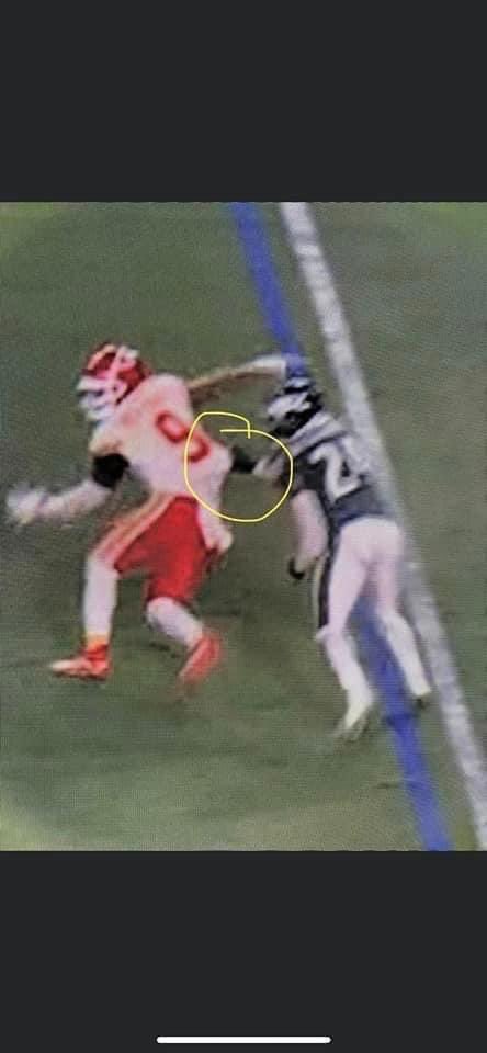 AClockworkMan's tweet photo. @barstoolsports Holding. Pure and simple. Weak? Absolutely. But that’s a hold. https://t.co/yiWmIrtFQg
