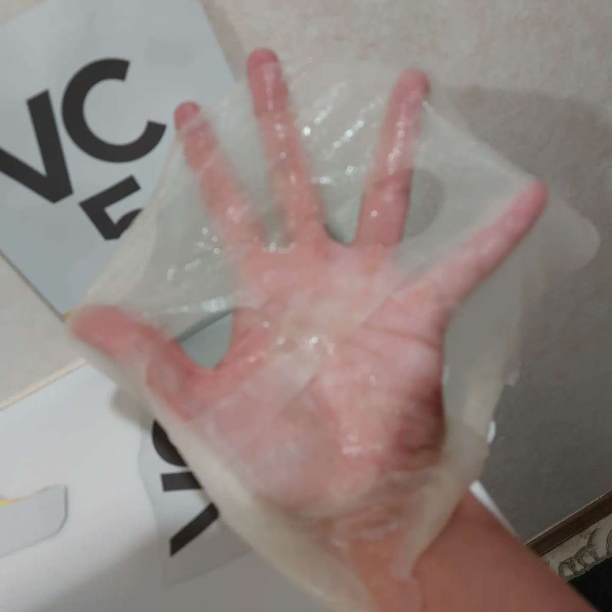 aris_k5569's tweet photo. フェイスマスク newtra vc5 をモニターさせていただきました。
化粧水の後に使用。天然コットンシートにはたっぷりの美容液。肌にぴたっと密着してくれます。もっちり、しっとり。
ピリピリとした刺激も感じることなく使えるのは嬉しいですね。

#PR #ビタミンC #中性ビタミンC #newtravc #MIRAVC®︎ https://t.co/uhpew8vjtr