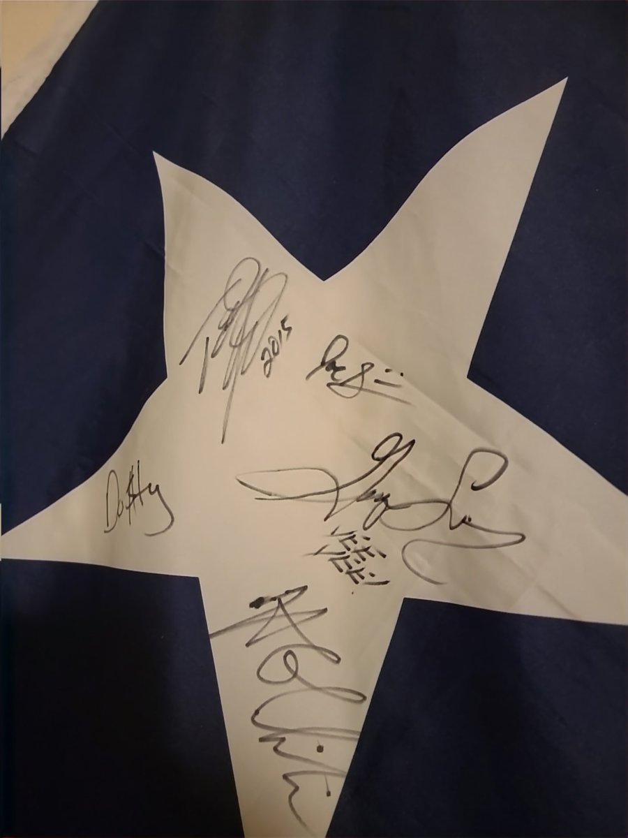 TheHeckW's tweet photo. @GrangerSmith  Your band signed the star of my giant Texas flag. And I am so glad that Todd dated it. 2015. Feels like yesterday, but so far away. Cheers. https://t.co/HiT381BQMO