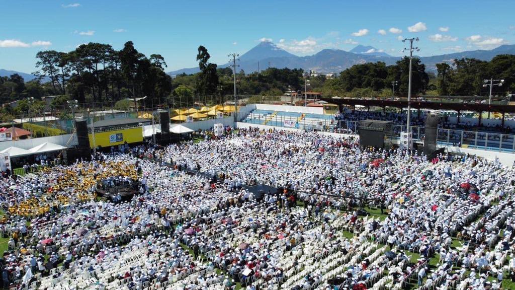 ZuryxGuate's tweet photo. ¡MOMENTOS QUE HACEN VIBRAR EL CORAZÓN! 💙💛

Que se escuche fuerte y claro: AHORA SÍ, EL PUEBLO MANDA 💪🏼.

¡Que viva Guatemala! 🇬🇹

Jornadas de capacitación y afiliación. Realizada respetando el artículo 20, inciso h), de la LEEP

#AhoraSíElPuebloManda 
#Guatemala https://t.co/t5GMW3o9g1