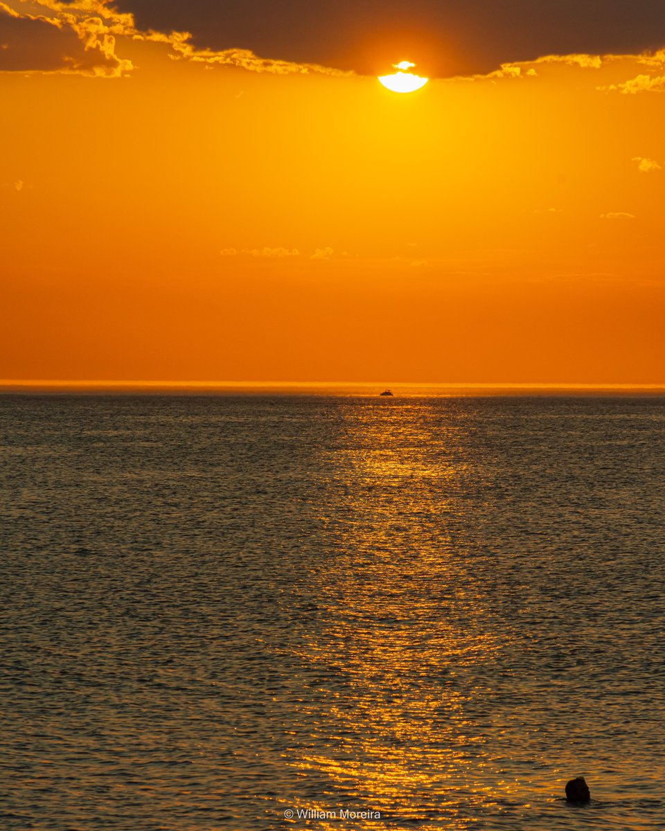 willysancarlos's tweet photo. Después del calor del dia, la gente seguía disfrutando un muy agradable anochecer en las playas de Punta del Este
.
.
.
.
#anochecer #sunset #puntadeleste #playamansa #nubes #cieloalanochecer #veranoenpunta #puntadeleste #uruguay #verano2023 https://t.co/csS2AYafT1