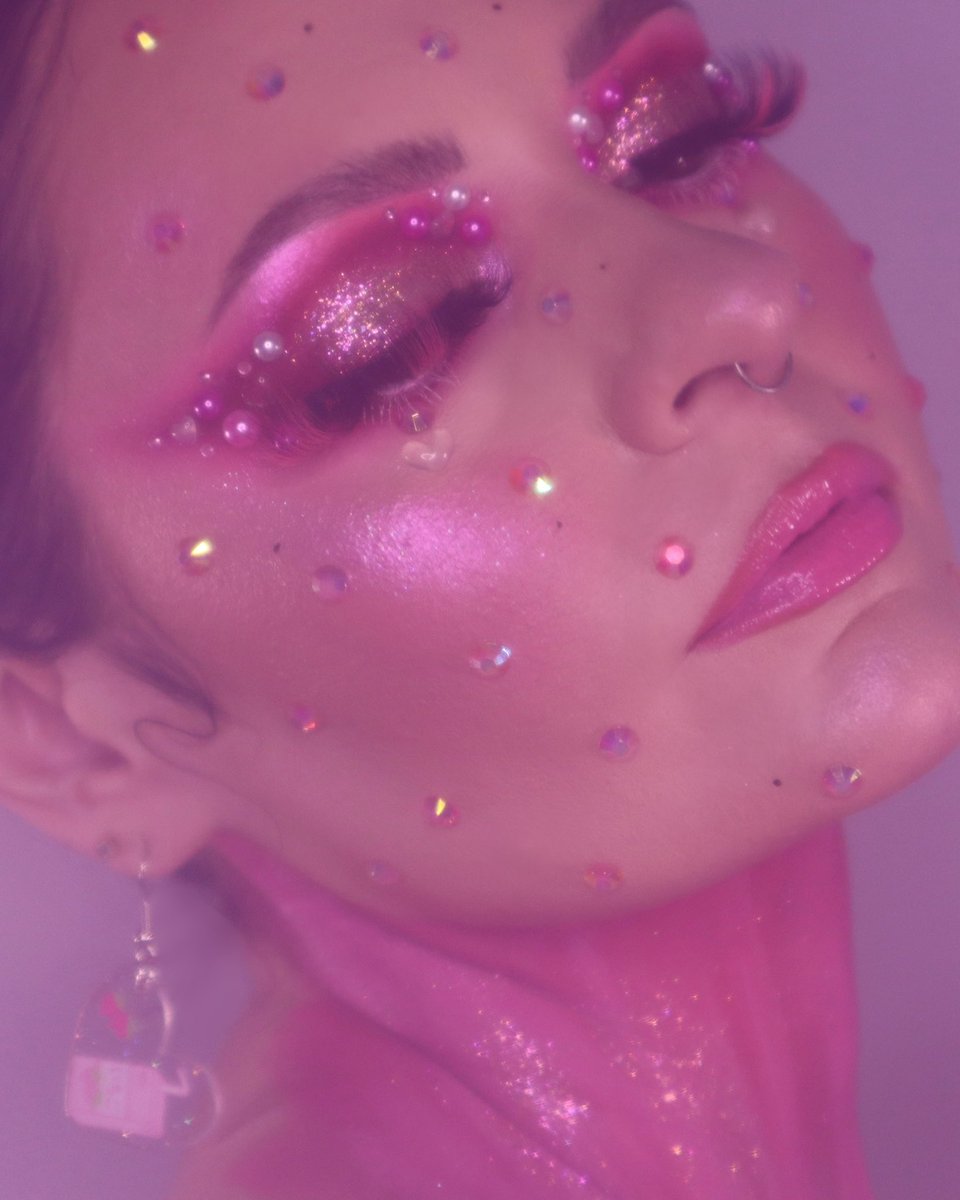 💕PINK LOVE-BURST💕
<a href="/NomadMakeup/">Nomad Cosmetics</a> Verona palette 
Manic Gems: love language gem set
Timaree cosmetics: holo 6
<a href="/mehronmakeup/">Mehron Makeup</a> paradise paints 
#makeup #VALENTINESDAY