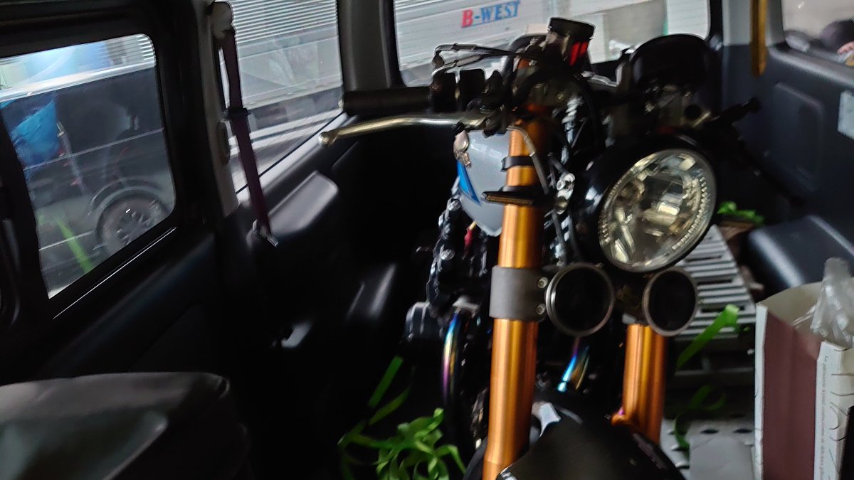 yokonori_r's tweet image. 友達のCB750が仕上がったとの事で、一緒に引き取りに！カッコ良すぎる🤣