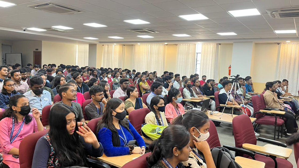 CollegeBMSCCM's tweet photo. Department of Commerce and Management organised a guest lecture on “An Introduction on Practical Aspects of Income Tax” at BMSCCM.
#BMSCCM #incometax https://t.co/YAQuyotTa9