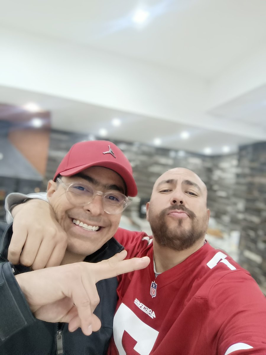 Raul_Saucedo's tweet photo. Hay amigos y el.... @LEONELLOYA https://t.co/d0zawbPv4e