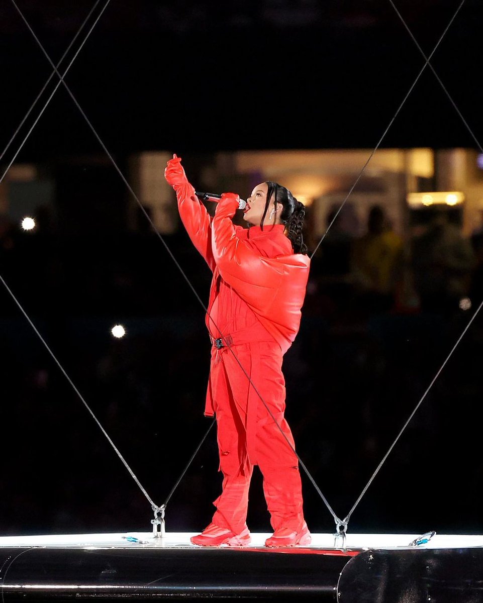 Barbados's tweet photo. Rihanna's performance at the Super Bowl was an amazing moment for Barbados and a huge source of pride for the country. We are so proud of our Diamond and everything she has accomplished. 🇧🇧🇧🇧🇧🇧
#MyBarbados #LoveBarbados #VisitBarbados #MadeInBarbados #HistoRIH https://t.co/FwQ05rX0S4