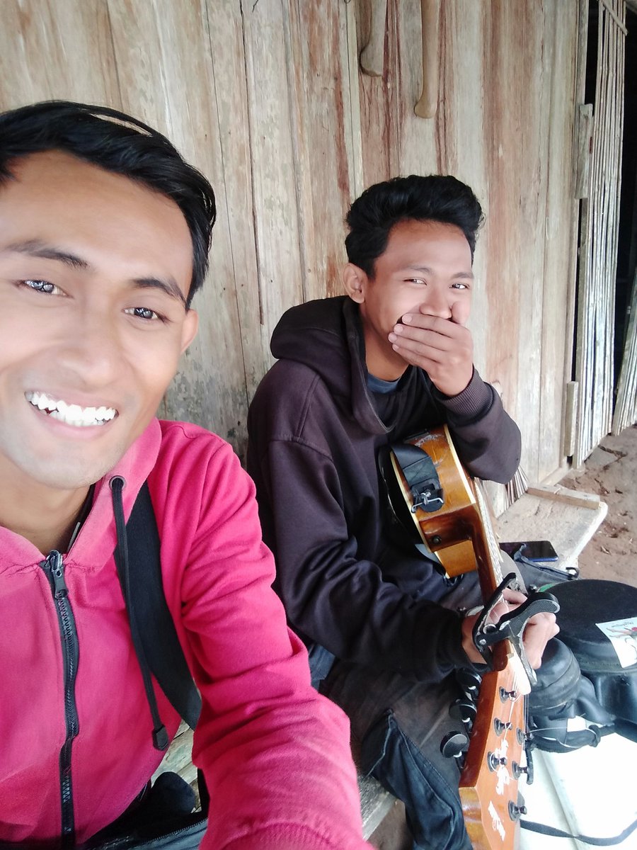 agus_subinarjo's tweet photo. Ketawalah karena ketawa bisa membuat hati bahagia. https://t.co/P2jiisqyvy
