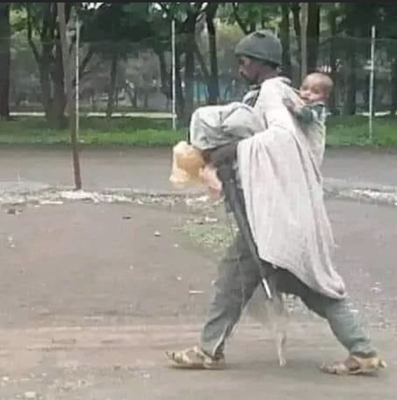 #Tigray father🙏✊አቦ ትግራይ #Tigrayans have been silently displaced, abused &amp; scrutinized in atrocious actions played by #Eritrean &amp; 🇪🇹troops where children, women &amp; men not only lost their homes &amp; loved ones but also their dignity &amp; human rights #Justice4Tigray @un @au <a href="/hrw/">Human Rights Watch</a>