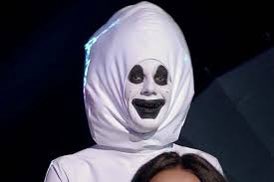 minch_19's tweet photo. Am I the only one seeing this? #FentyBowl #Rihanna #Riri https://t.co/WdERA7zC4M