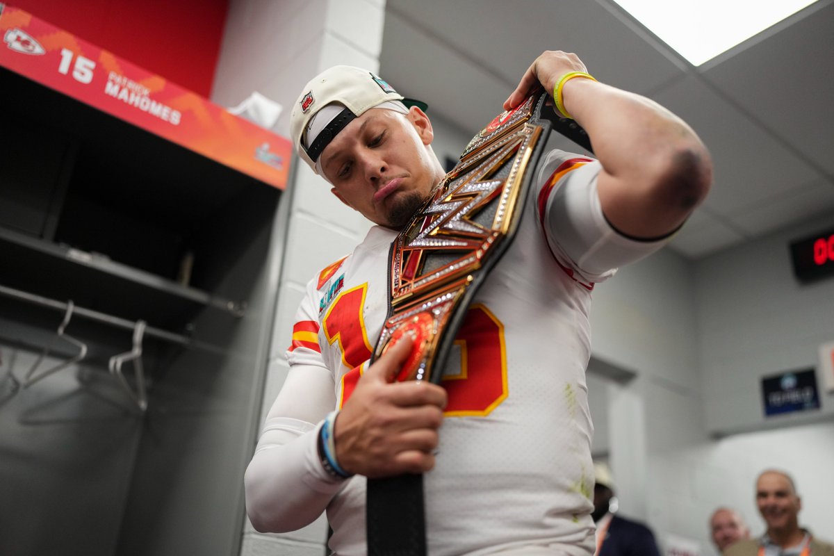 NFLonFOX's tweet photo. The Champ is here. 💪😤

@PatrickMahomes x @WWEonFOX https://t.co/zcuV4eaomK