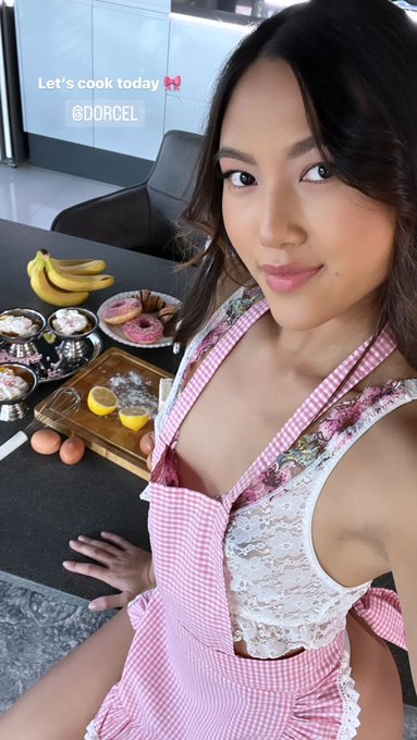 Let&rsquo;s c🍒k today! 🎀🎀 https://t.co/pj8Udzp4xC