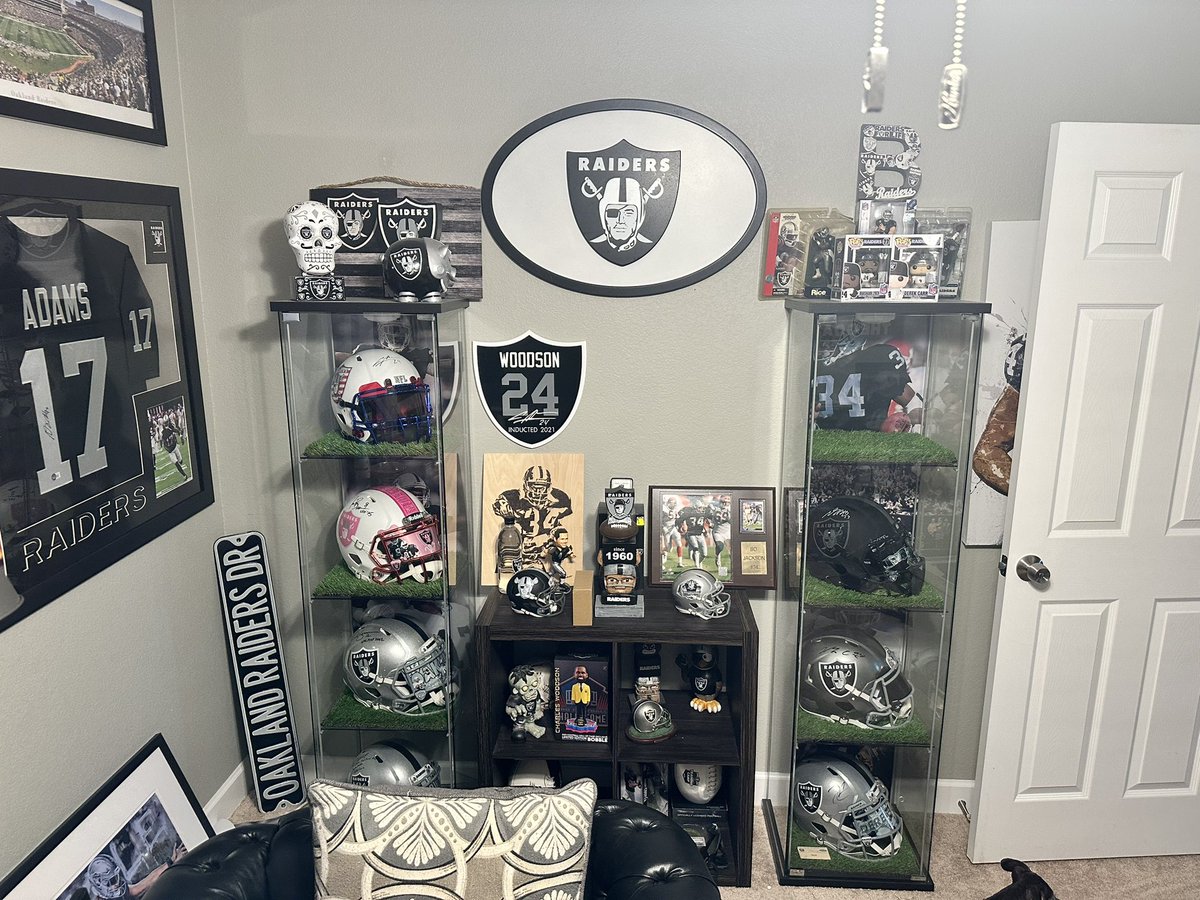 PROJ3CT_FAT's tweet photo. @woodsonwhiskey @CharlesWoodson @Endzonehelmets I need that for my collection! https://t.co/q1t9mt2Vej