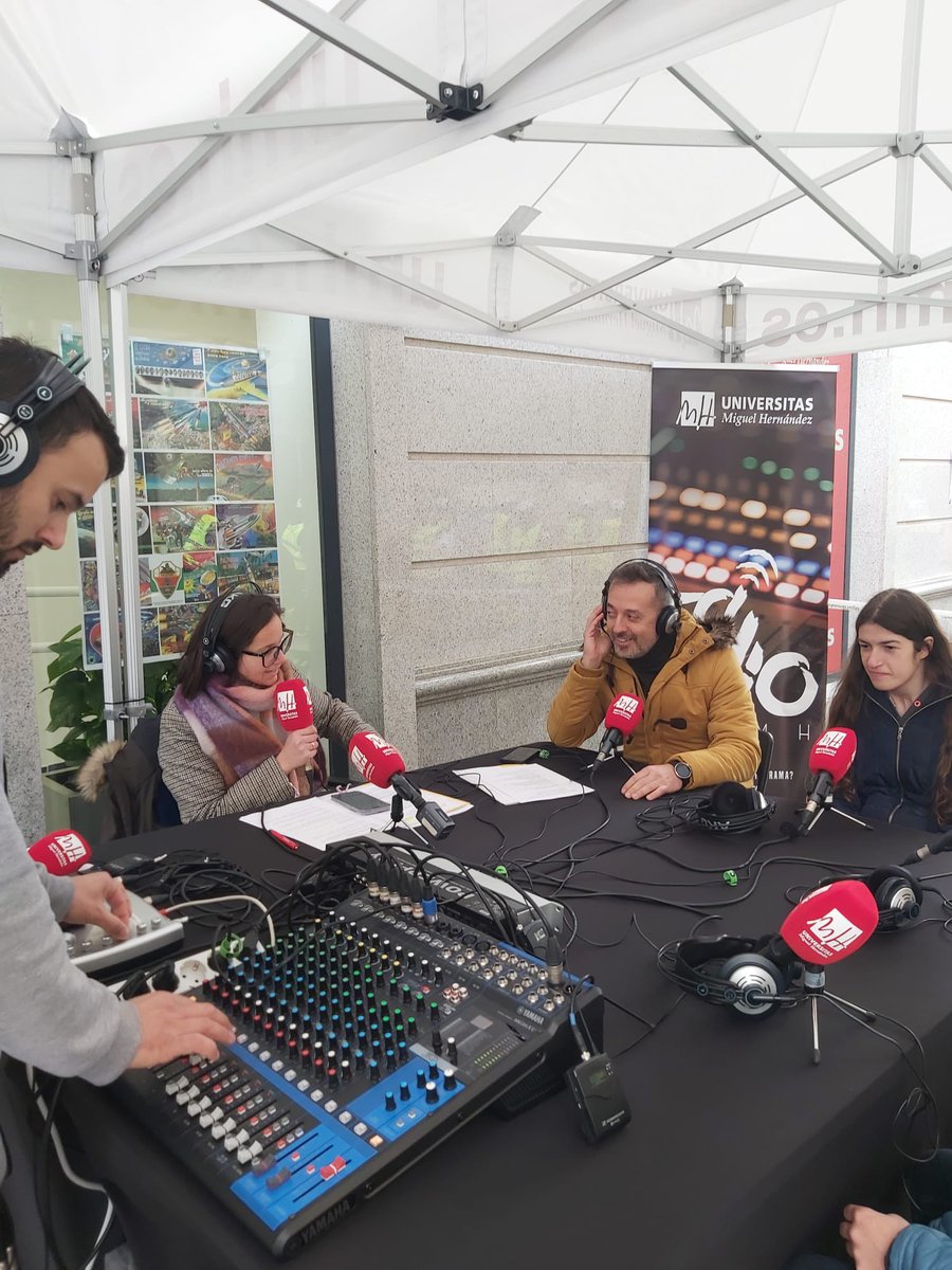 jjlespin's tweet photo. Celebramos el día mundial de la radio con @RADIO_UMH en Plaza Baix (Elche) @UniversidadMH 📻🎙️ https://t.co/lRiOXitags