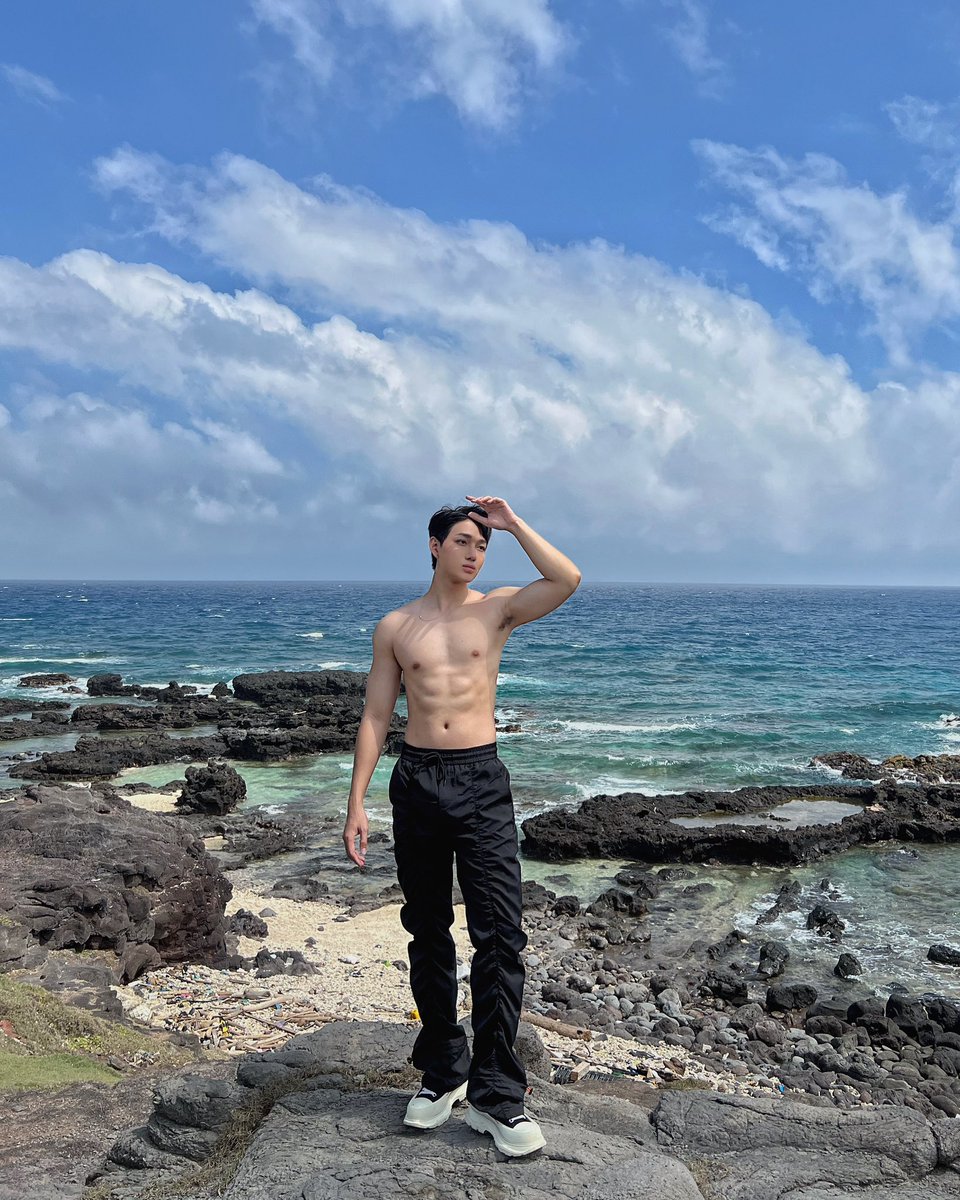 pam_huy's tweet photo. Trời trong xanh nhưng thấy anh vẫn cau mày 😠
#daily #oodt #VietnameseBoy #vietguy #asianboys #dm https://t.co/0Kz5NHwDKX