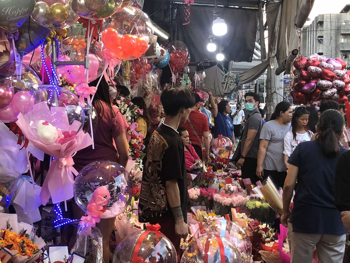 CNN Philippines on Twitter "LOOK Crowds gather at the Dangwa Flower