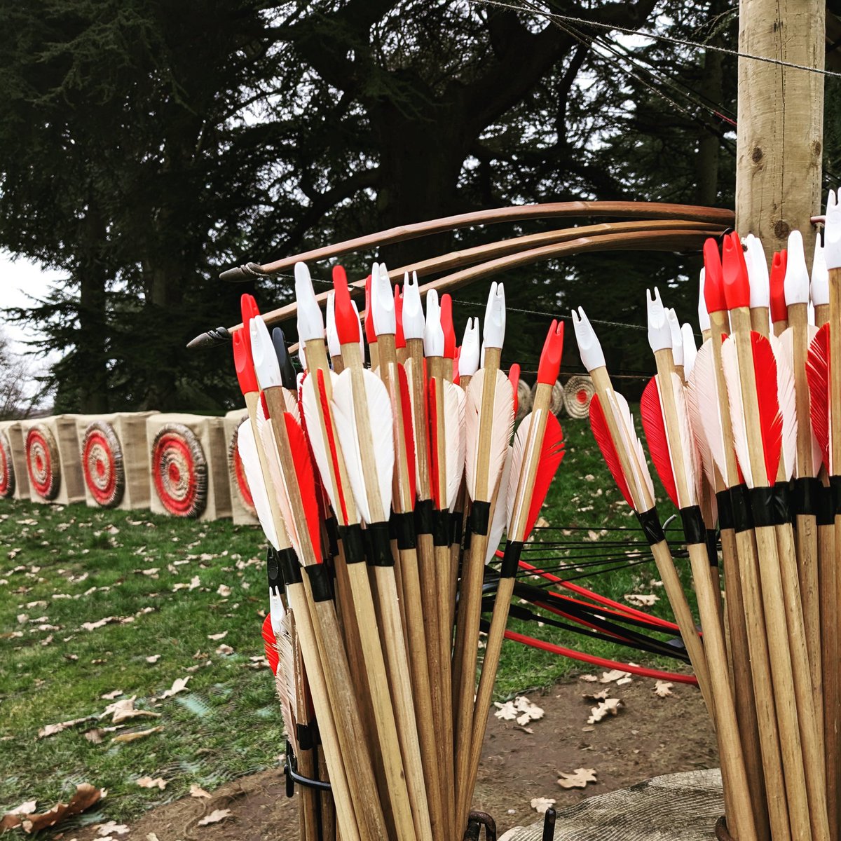 EventsFromHisto's tweet photo. The #FestivalOfArchery is well and truly under way at @WarwickCastle - come along and see for yourself! #medieval #archery #longbow #WarwickCastle #arrow #fletcher #eventprofs https://t.co/y9CILakglE