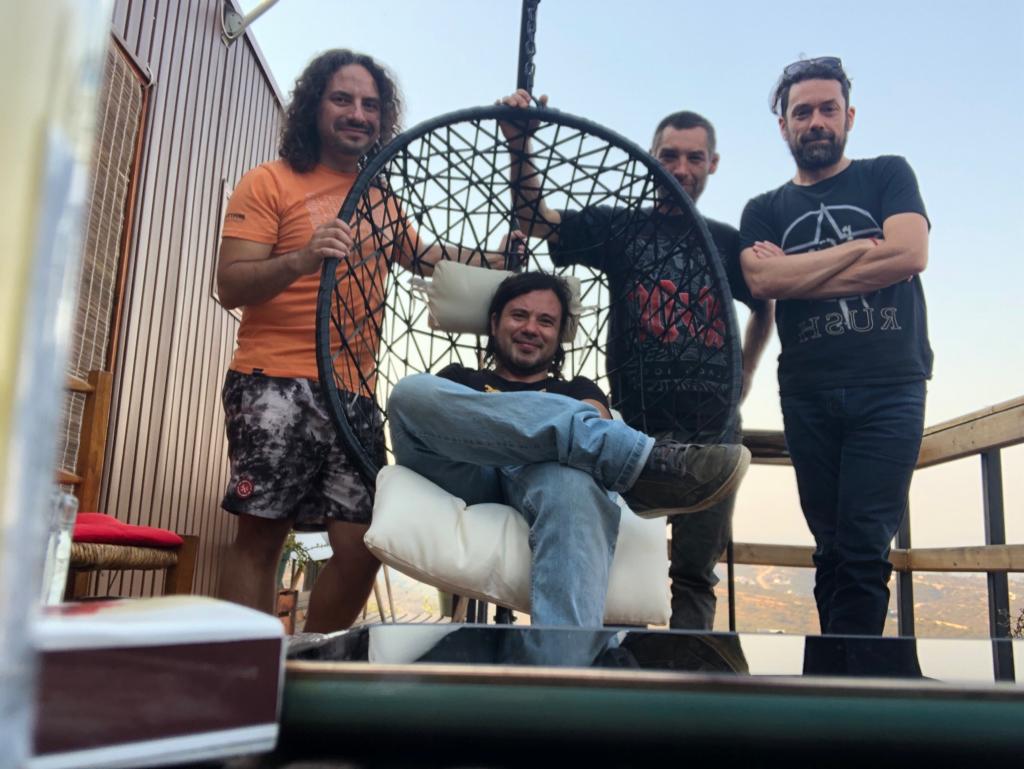 Scowy2's tweet photo. Gran finde de tocatas en Viña del Mar. Muy buena onda y recibimiento. Quedamos felices.

#gogot #rock #progrock #rockchileno https://t.co/fvZnjYjkTe