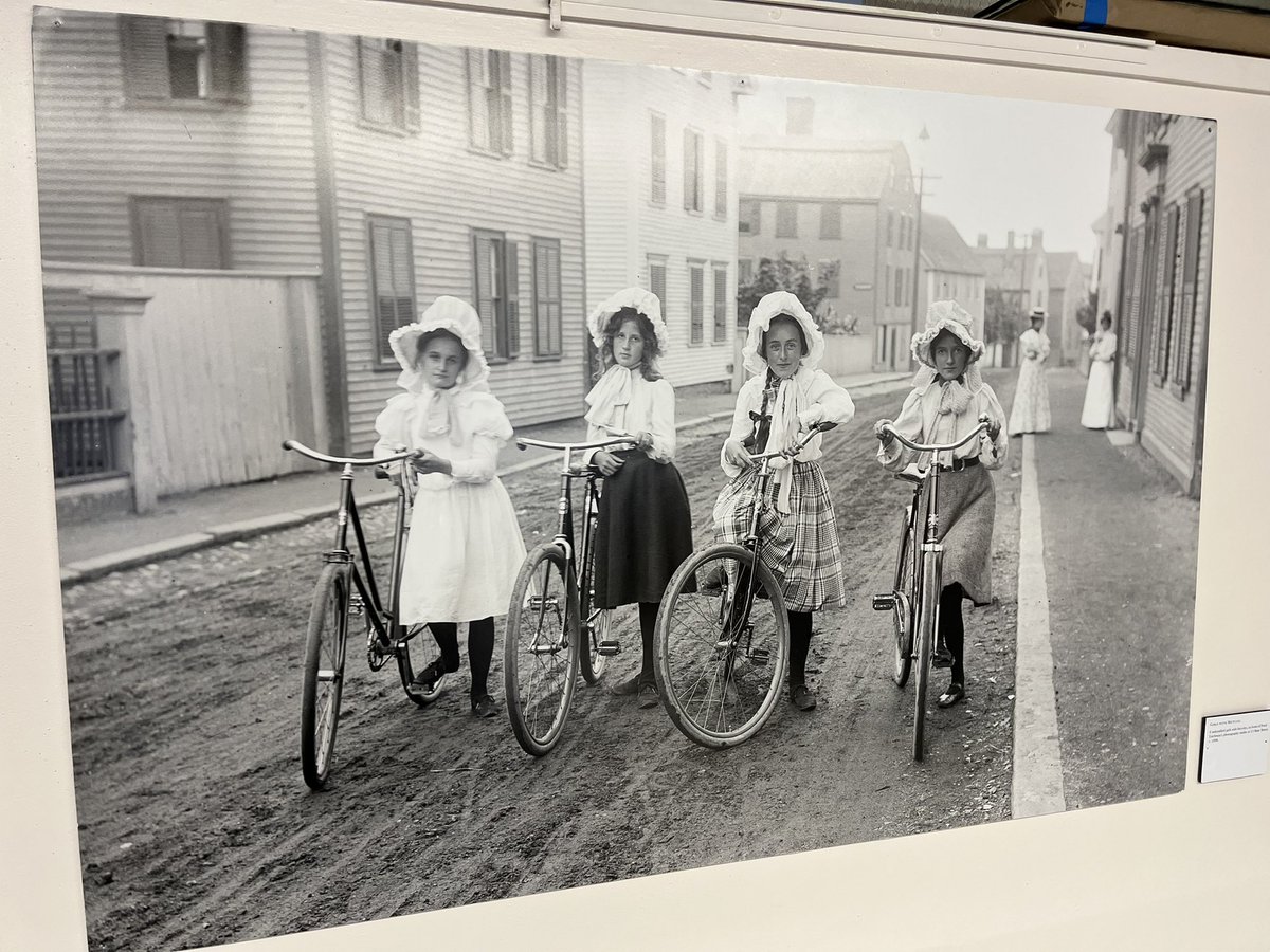 BrookeWBZ's tweet image. Dan Dixey is using his retirement to document the history of Marblehead. He’s been collecting photos since the 1980’s and has over 5,000 images of the town. Some are on display at the Abbot Public Library. Stay tuned to @wbznewsradio to learn more! 📸🎞