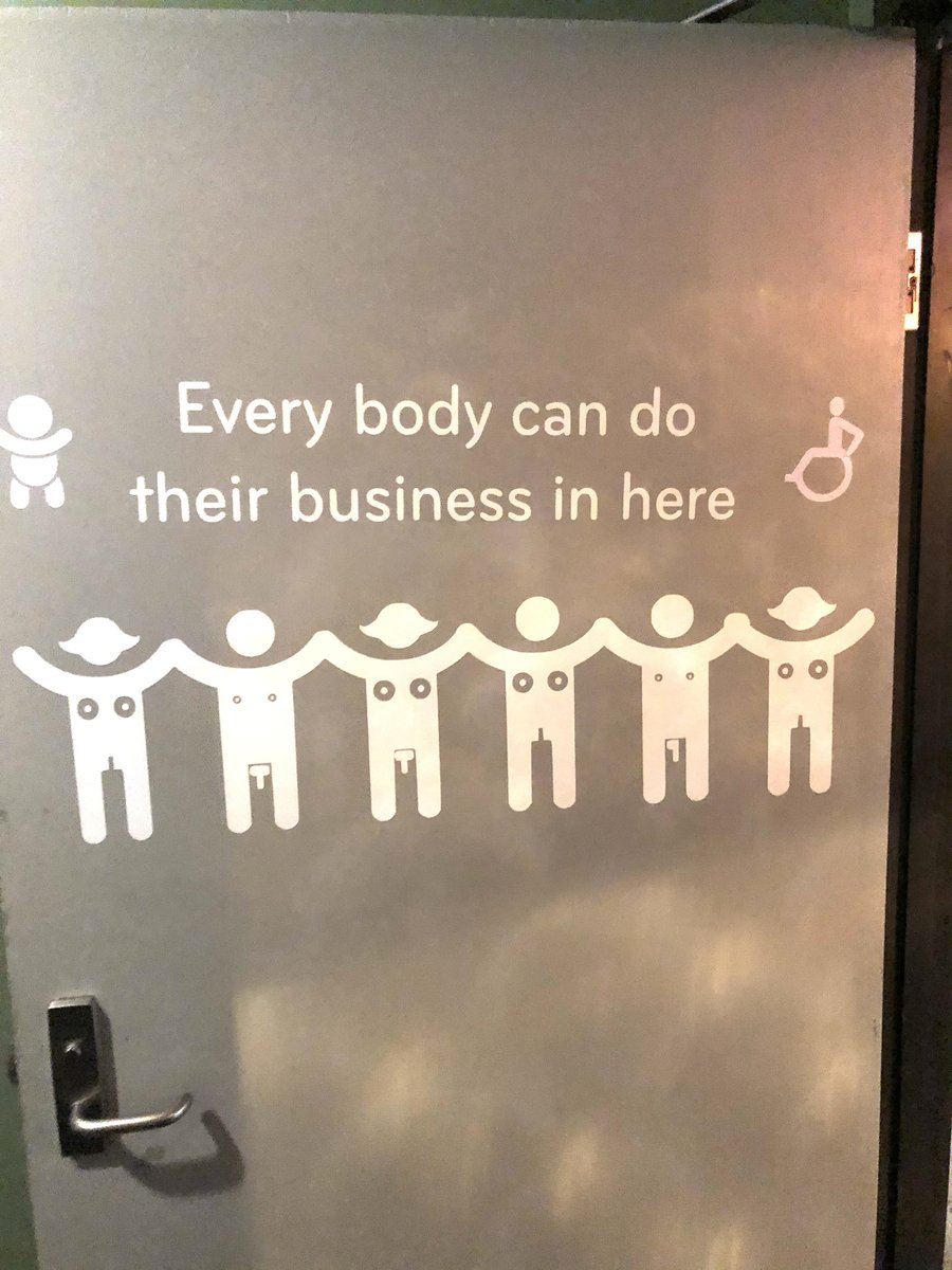 shogosensei1's tweet photo. 未だかつてこのデザインを超えるトイレに会ったことない。 https://t.co/uXev7BVmIs