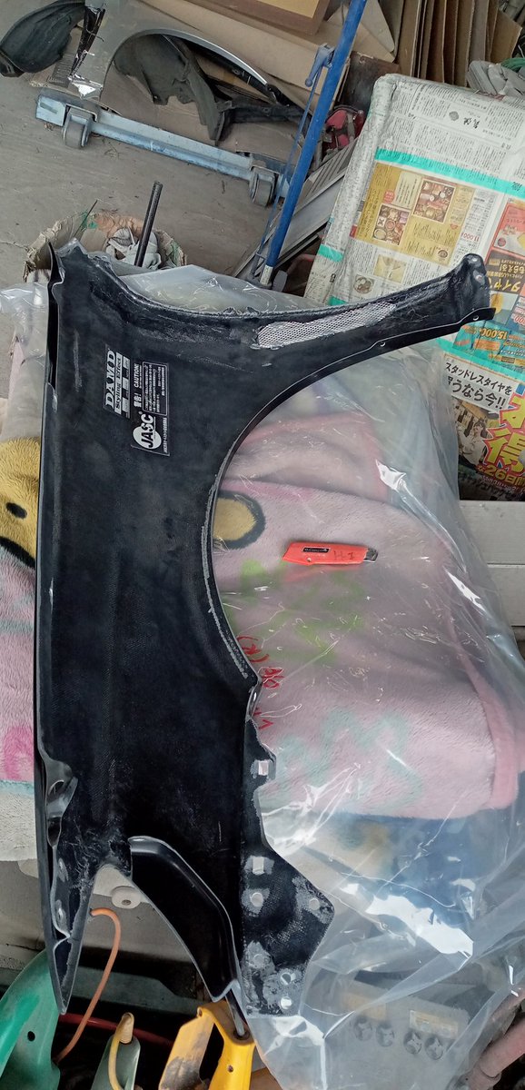 motobp1's tweet photo. 今日のお仕事。レガシィ修理です。オーバーフェンダー新品ですがけっこう直しが必要です。お疲れ様でした。#自動車鈑金塗装　#柏市増尾 https://t.co/lYay1wcgLF