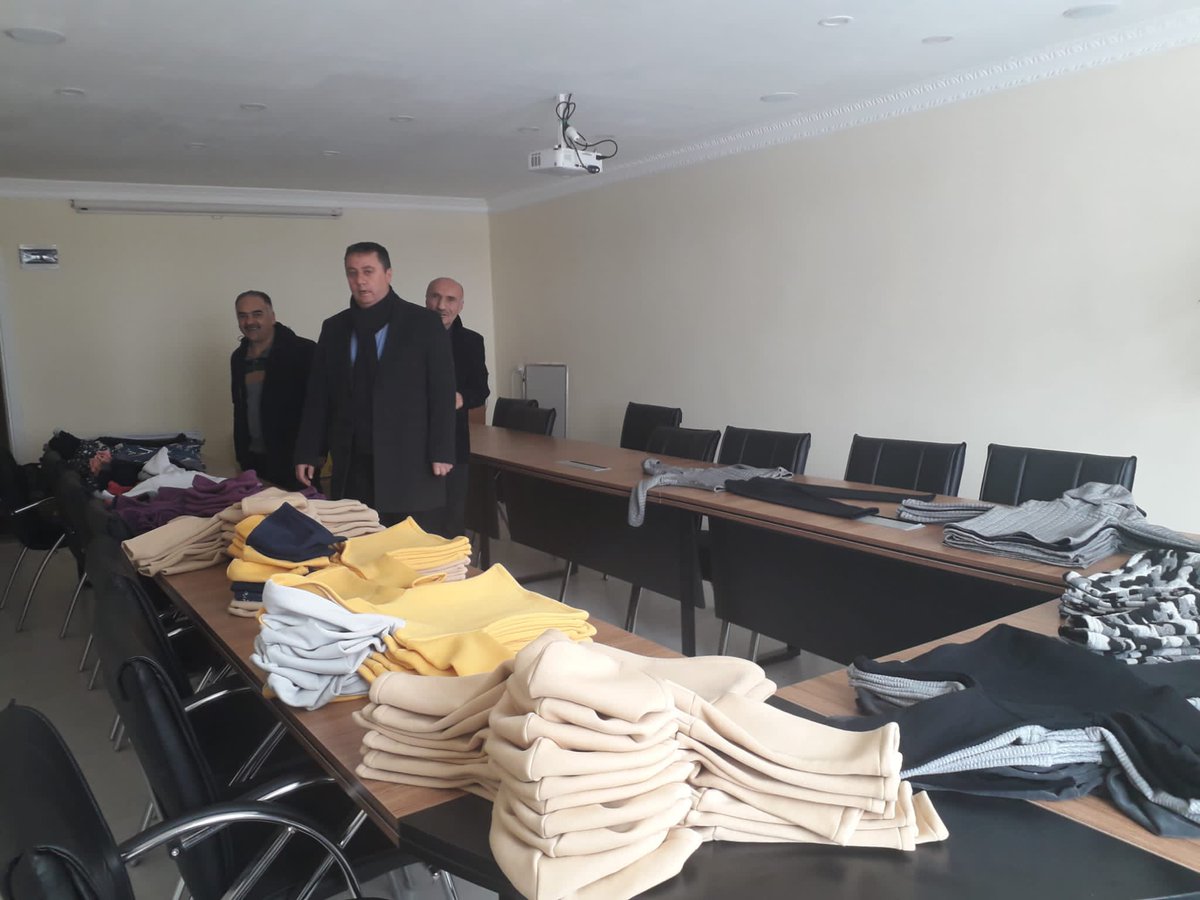 Müdürlüğümüze bağlı Yıldızeli Halk Eğitimi Merkezinde depremzede aileler için giyecek malzemeler üretiliyor. 
<a href="/tcmeb/">Millî Eğitim Bakanlığı</a> <a href="/sivasvaliligi/">Sivas Valiliği</a> <a href="/sivasmem/">Sivas Millî Eğitim Müdürlüğü</a> <a href="/yildizelimakam/">T.C. Yıldızeli Kaymakamlığı</a> @y_halk <a href="/AslanErguven/">Ergüven Aslan</a> <a href="/KARADAGERDAL/">ERDAL KARADAĞ</a>