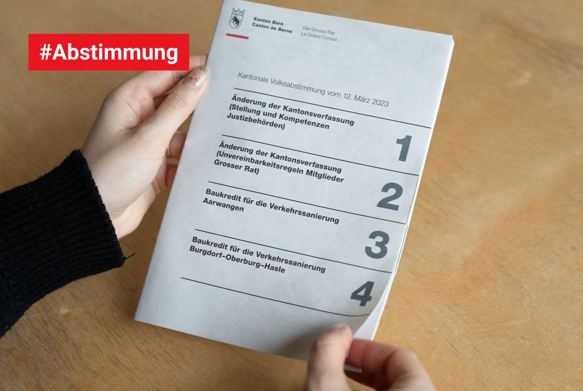 Am 12. März entscheidet Bern über 4 Vorlagen. Die zwei ersten: 
1️⃣ Gehört die Selbstverwaltung der Berner Justiz in die Verfassung? 
2️⃣ Soll es Kantonsangestellten möglich sein, sich in den Grossen Rat wählen zu lassen? 
Alle Vorlagen im Detail ➡️ be.ch/abstimmungen
#abst23