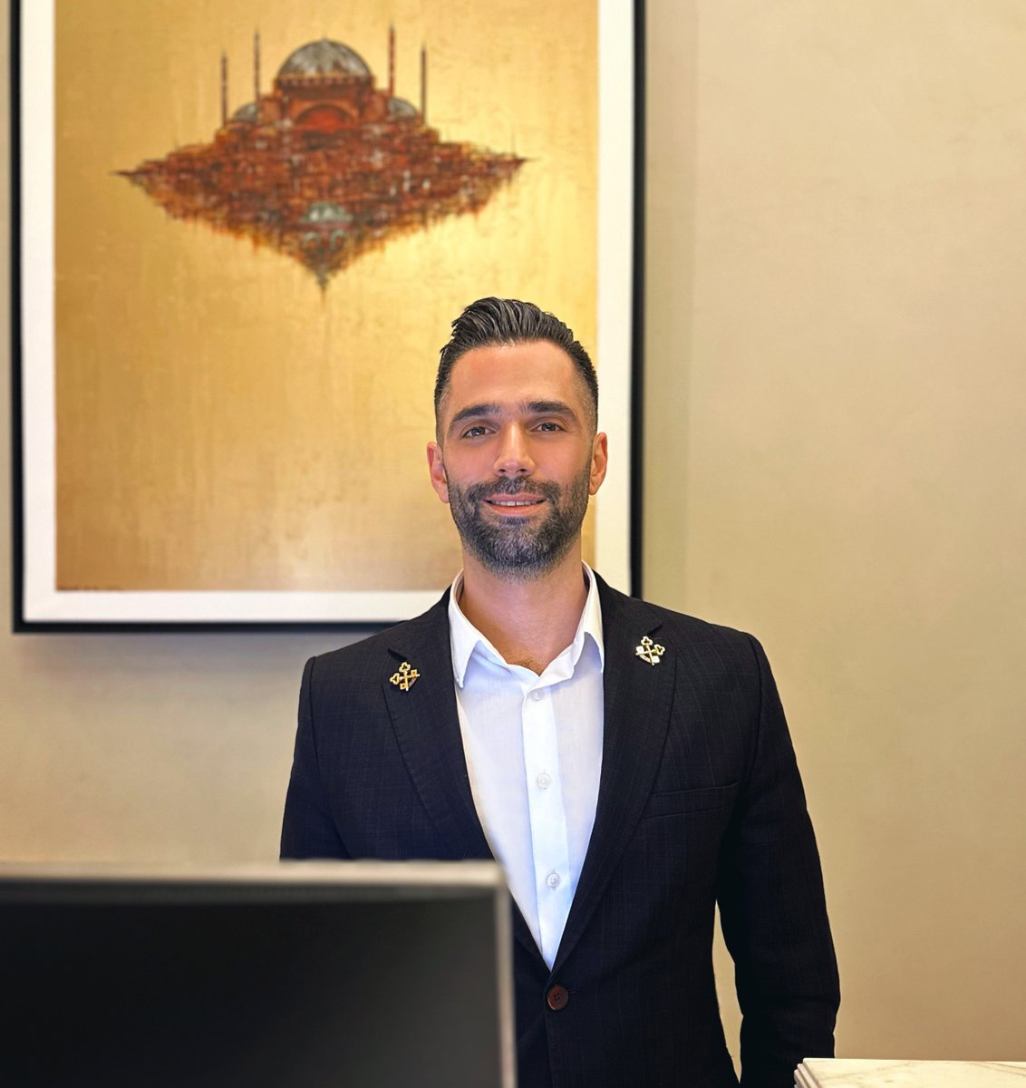 LesClefsdOrIntl's tweet image. Meet Les Clefs d’Or Award Nominee – Turkey: Sabuhi Yavuzer
Discover Sabuhi’s article now on Les Clefs d'Or's website under the travel section.
#LesClefsdOrAward #uichistanbul2023 #yourkeytoeverything #lesclefsdor #concierge #inservicethroughfrienship