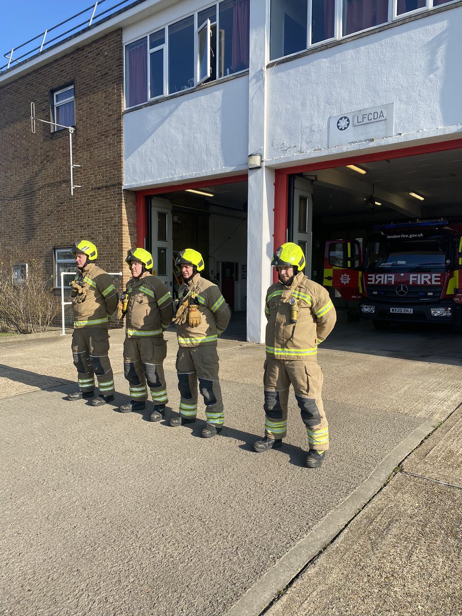 1 minutes silence observed impeccably by Romford Red Watch for fallen FF Barry Martin. RIEP Brother <a href="/fire_scot/">Scottish Fire and Rescue Service</a>