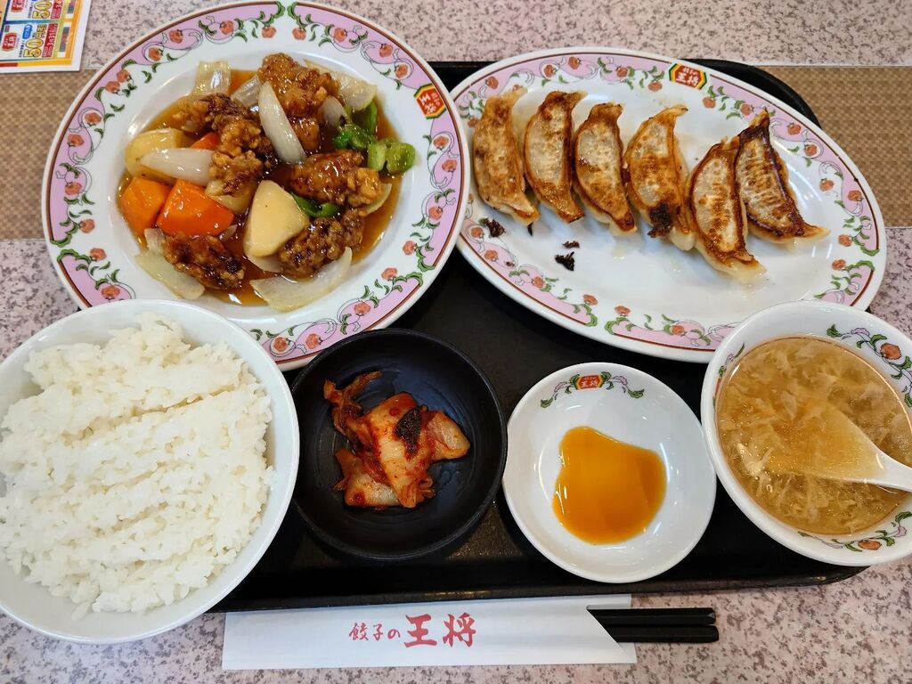 kouichi212's tweet photo. 前橋 餃子の王将 中華セット酢豚
#前橋 #前橋ランチ #前橋グルメ #餃子の王将 #中華セット #酢豚 #餃子 #群馬 #gunma #maebashi #高駒中華ストリート #高崎駒形線 #町中華 #gyoza #subuta #gyozanoohsho #酢豚好きな人と繋がりたい https://t.co/qjyqX4crbU https://t.co/zFhb5sLN4y