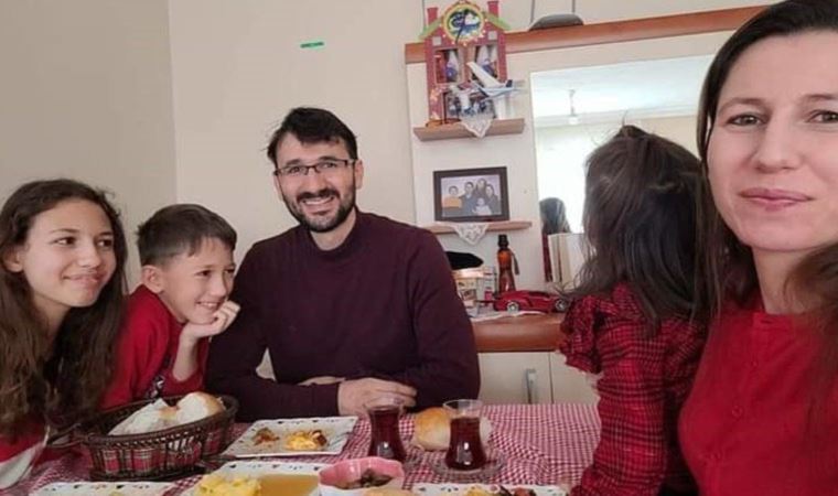 Adana'da depremde enkaz altında kalarak vefat eden ihraç Cumhuriyet Savcısı Yusuf Başlar, eşi Fatma Başlar ile çocukları Büşra, Atıf ve Defne memleketleri Konya'nın Hüyük ilçesinde toprağa verildi. 5 kişilik aileden geriye bir arada çektirdikleri bu fotoğraf kaldı.

#depremzede