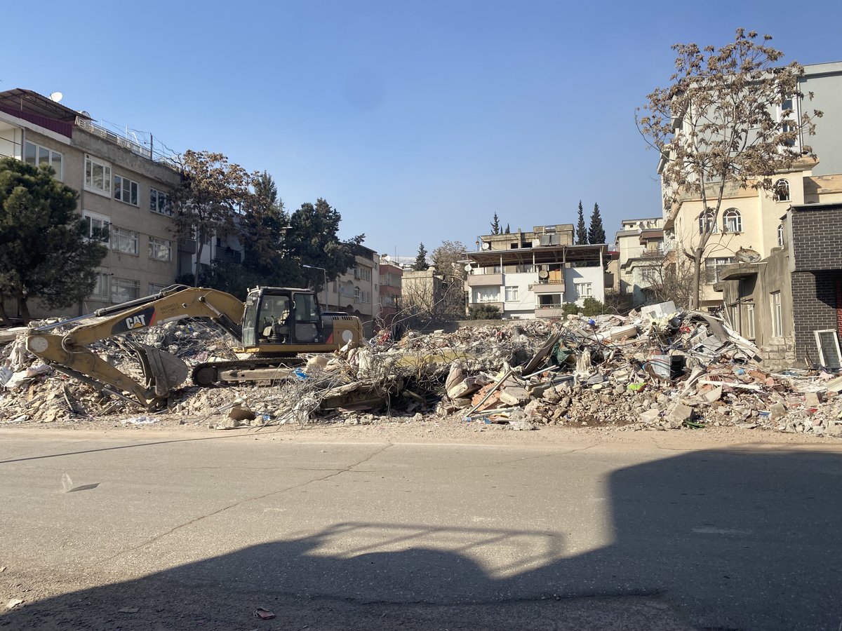 ClimateSaveTR's tweet photo. We are bringing supplies and items from Ankara and Izmir and then going to Kahramanmaraş, Gaziantep, Malatya, Adıyaman, Hatay (Antakya) and where calls for #help come from. We are searching #rubbles when any noise comes or rushing to buildings if there are reported #animals. https://t.co/4IPlOerTDs